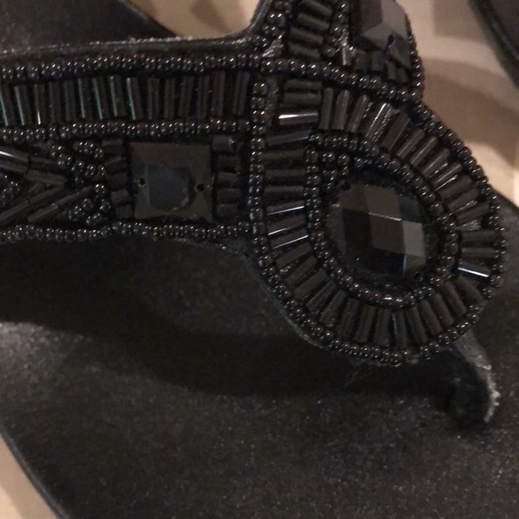 Kenneth Cole Reaction Black Beaded Wedge Sandal Size 7 - Picture 2 of 6